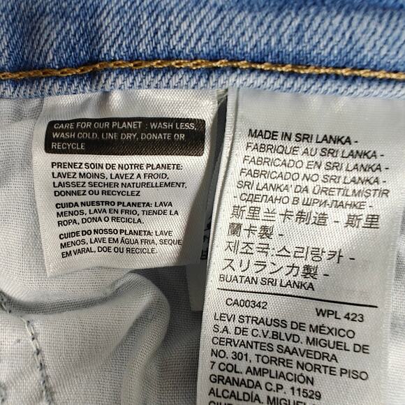 Levi’s Light Wash Distressed High Waisted Mom Jeans Size 29 - Picture 9 of 11